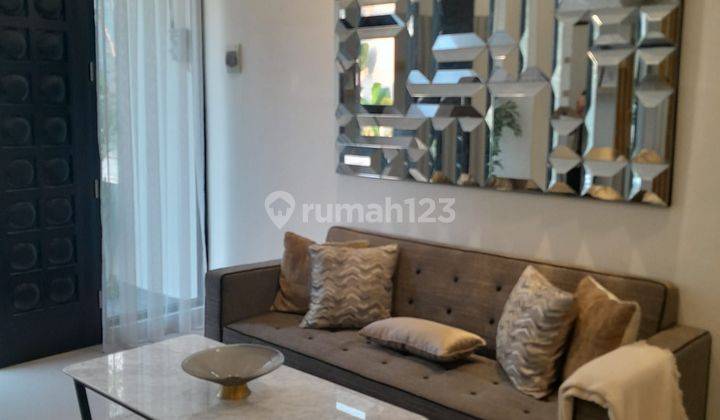 Rumah Dua Lantai Dekat Pintu Tol Jatiwarna 7