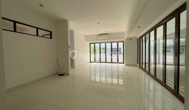 Di Discovery Residence 2 Lantai Shm Bagus Utara 2