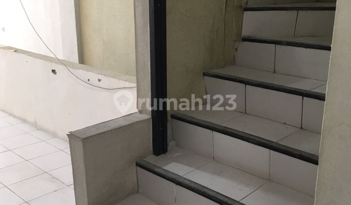 Nice 3-story shophouse in Pondok Indah Nice 3-story shophouse in Pondok Indah