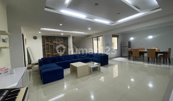 Rumah modern siap huni dalam komplek di Kebayoran Residence 