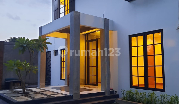 Rumah Mewah 2 Lantai Dekat Akpol di Telaga Bodas Semarang 1