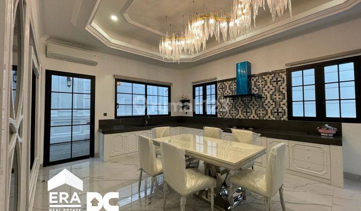 Rumah Mewah Baru Model American Klasik di Puri Anjasmoro Semarang 1