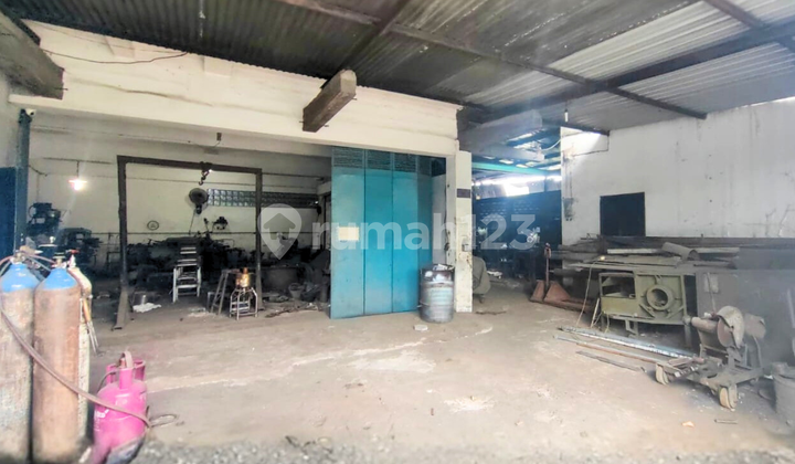 FOR SALE Commercial Space With 2-Story House Suitable for Residence and Business in Syeh Jangkung, Pati