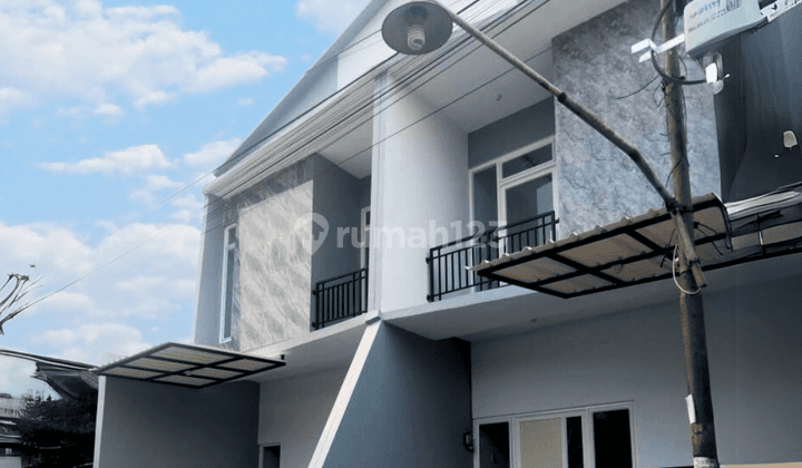 Rumah Kondisi baru 2 lantai 100m dari Jl Majapahit di Menjangan  1