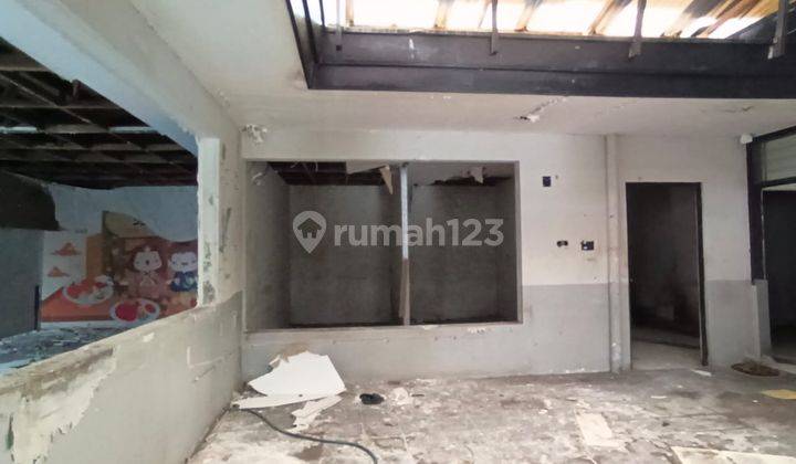 Ruang Usaha Pinggir Jalan Tengah Kota Cocok Untuk showroom MT Haryono 2