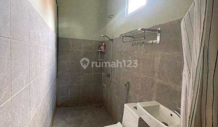 kamar mandi ruko kost pinggir jalan area