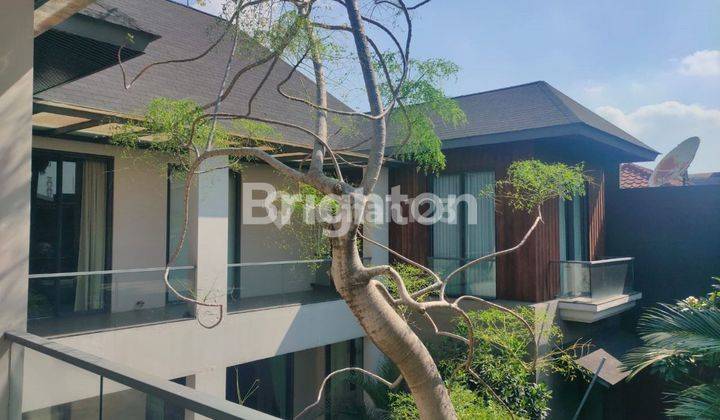 Rumah Hook Ekslusif Full Furnished dikelilingi taman dan halaman belakang yang luas di Kupang Indah Surabaya 1
