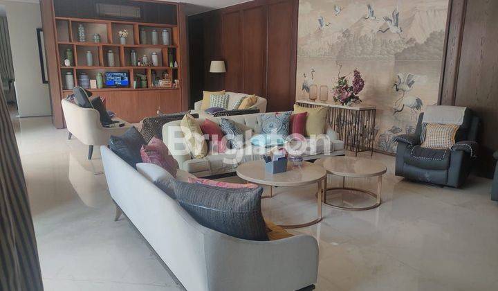 Rumah Hook Ekslusif Full Furnished dikelilingi taman dan halaman belakang yang luas di Kupang Indah Surabaya 2