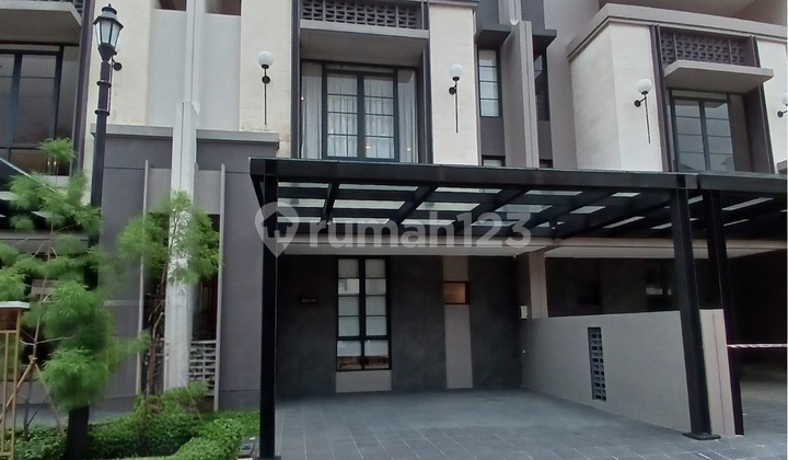 Rumah Elegan di Bukit Podomoro Jakarta Timur Rumah Elegan di Bukit Podomoro Jakarta Timur