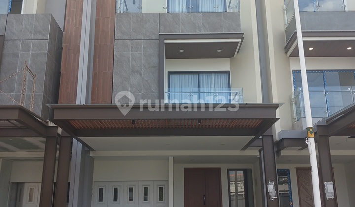 Rumah 3 Lantai di Pondok Indah