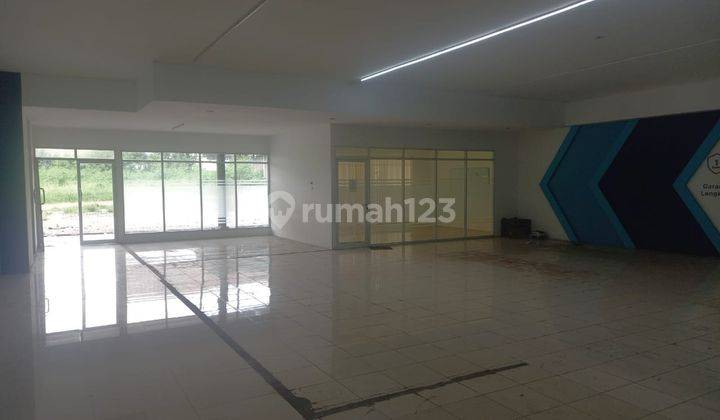 Di sewakan ruang usaha ex shoroom di Bekasi timur  2