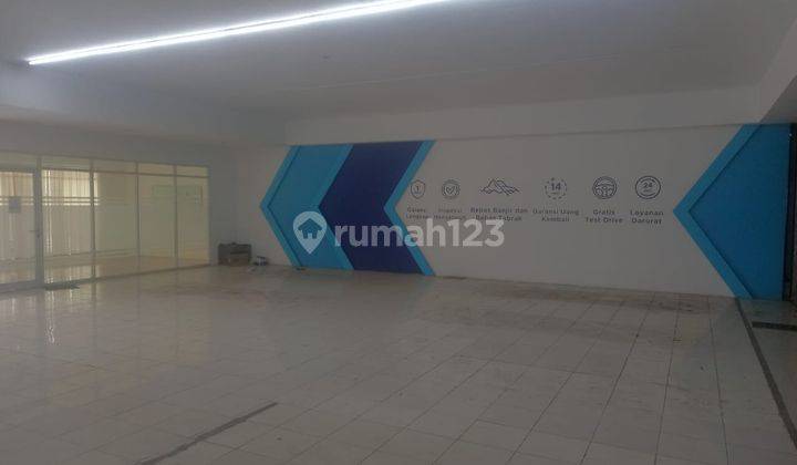 Di sewakan ruang usaha ex shoroom di Bekasi timur  4