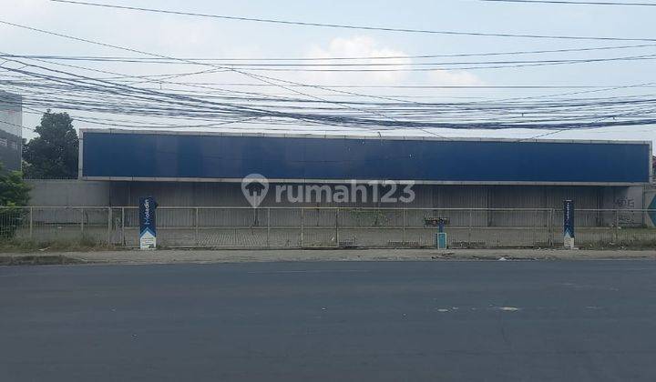 Di sewakan ruang usaha ex shoroom di Bekasi timur  6