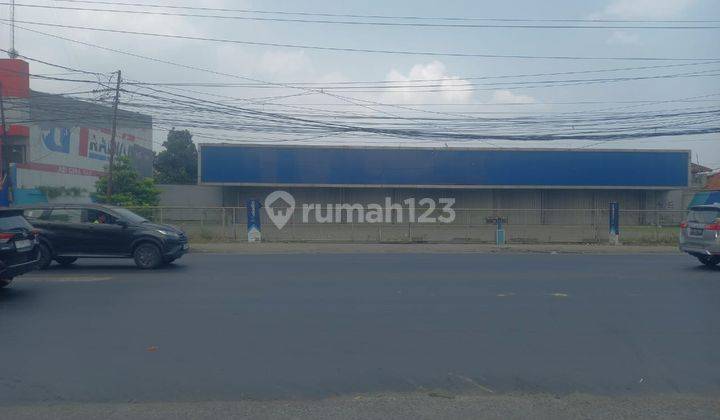 Di sewakan ruang usaha ex shoroom di Bekasi timur  8