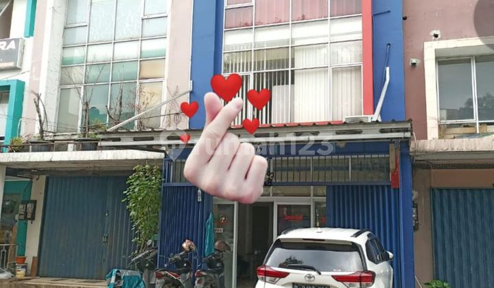 Ruko cuan 3 lantai di tengah kota Bekasi 