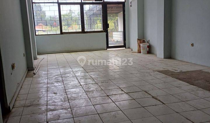 Disewakan Ruko Gandeng 3,5 Lantai Di Halan Cutmutia Rawalumbu Bekasi  2