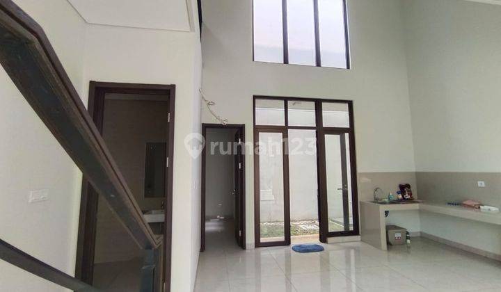 Disewakan Rumah Mewah 3 Lantai Cluster Morizen Summarecon Bekasi  2