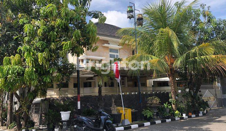 Rumah Mewah  2 lantai Minimalis Modern Istimewa untuk hunian di Perumahan Babatan Pratama Wiyung Surabaya  1