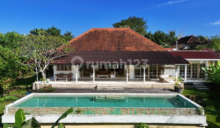Villa 4 Kamar dekat canggu dengan pemandangan sawah