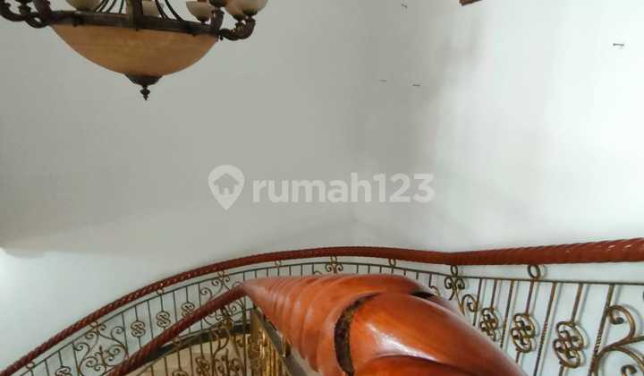 luxurious 10 x 25 house with marble in North Meruya, West Jakarta 2