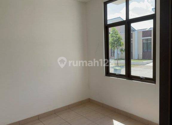 Rumah 2 Lantai Bagus Semi Furnished Vilagio, Tangerang 2