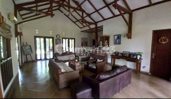 Rumah Tropis Bergaya Villa Nempel Kawasan Premium Alam Sutera