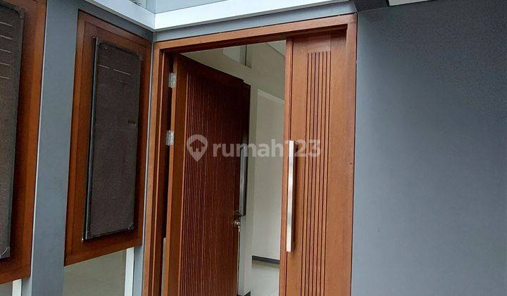 Rumah Modern Minimalis 4 Kamar Interior Mewah Ada Kolam Dan Attic 2