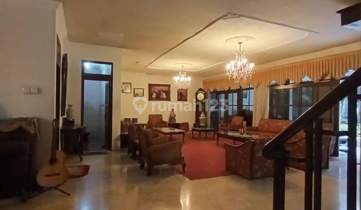 RUMAH VINTAGE 2 LANTAI MENTENG, 4+2 BR, TAMAN LUAS 5