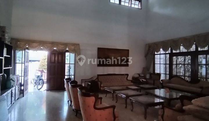 RUMAH VINTAGE 2 LANTAI MENTENG, 4+2 BR, TAMAN LUAS 7