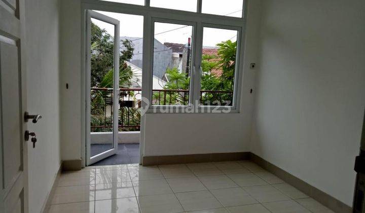 RUMAH PREMIUM PULO GADUNG 2.5 LANTAI! DI HOEK, AREA RESIDENSIAL! 12