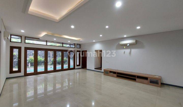 Rumah Area Senopati 3 Kamar, Ada Attic, Inner Courtyard Dan Kolam 1