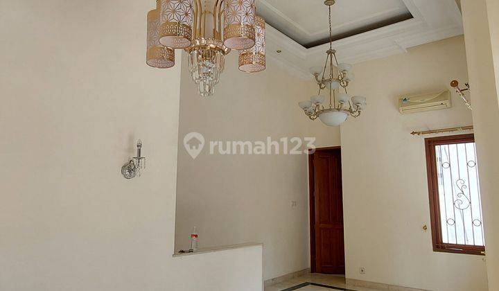 Rumah Classic 4 Kamar Pondok Indah, Kolam Balkon Depan Belakang 2