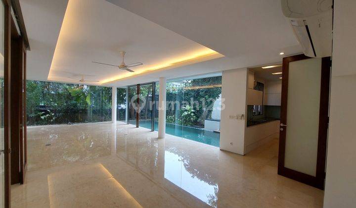 Rumah Modern Minimalis Senopati 3 Kamar, Ada Kolam Taman Balkon 1