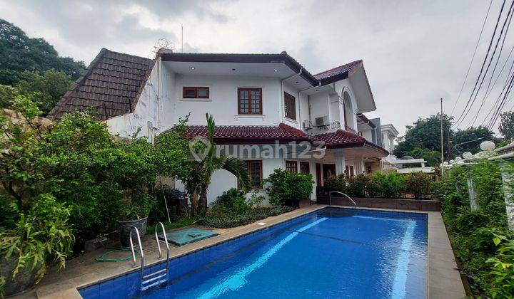 Rumah Menteng 3 Kamar. Tenang Asri, Ada Kolam Dan Taman Luas. 1