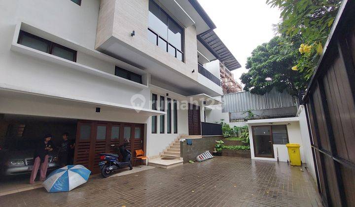 Rumah Mewah Pondok Indah, 4 Kamar, Kolam Renang, High Ceiling 2