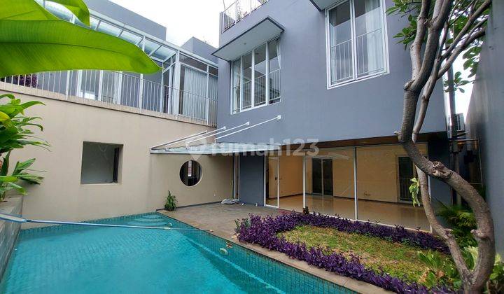 Rumah Modern Minimalis 4 Kamar Interior Mewah Ada Kolam Dan Attic 1