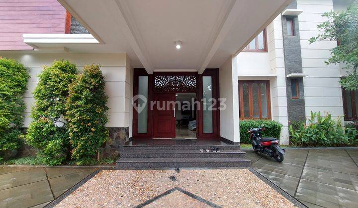 Rumah Mewah Area Senayan 8 Kamar. Taman Luas, Ada Kolam Renang 2