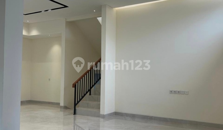 New House in Icon BSD, Location Near Aeon Mall and Toll Road.