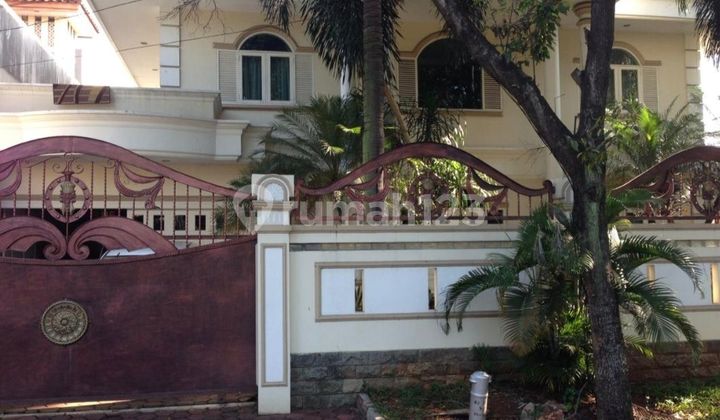 Luxury House Giriloka With Swimming Pool Location In The Center Of Bsd City