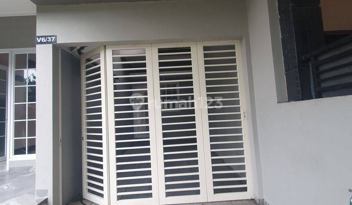 Disewakan Rumah Baru Barsih Bagus lingkungan enak dekat jalan tol 2 Lantai 3