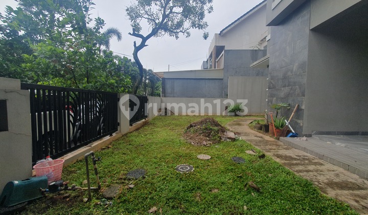 Disewakan Rumah Baru Barsih Bagus lingkungan enak dekat jalan tol 2 Lantai 4