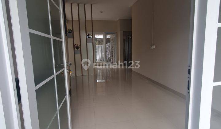Disewakan Rumah Baru Barsih Bagus lingkungan enak dekat jalan tol 2 Lantai 6