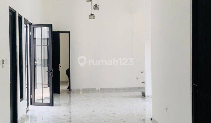 DiJUAL  rumah 2 lantai  Baru bagus cantik  bersih siap Huni  3