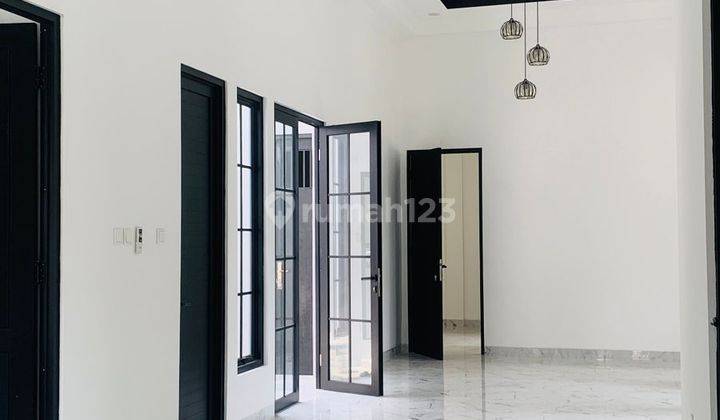 DiJUAL  rumah 2 lantai  Baru bagus cantik  bersih siap Huni  4