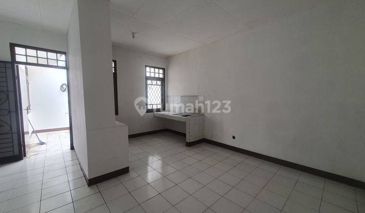Disewakan  Rumah bagus bersih hadap timur siap huni  10