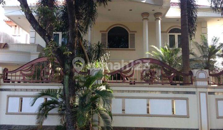 Luxury House Giriloka With Swimming Pool Location In The Center Of Bsd City 2