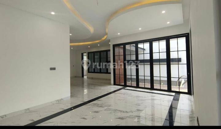 ruang tamu rumah 3,5 lantai the caspia