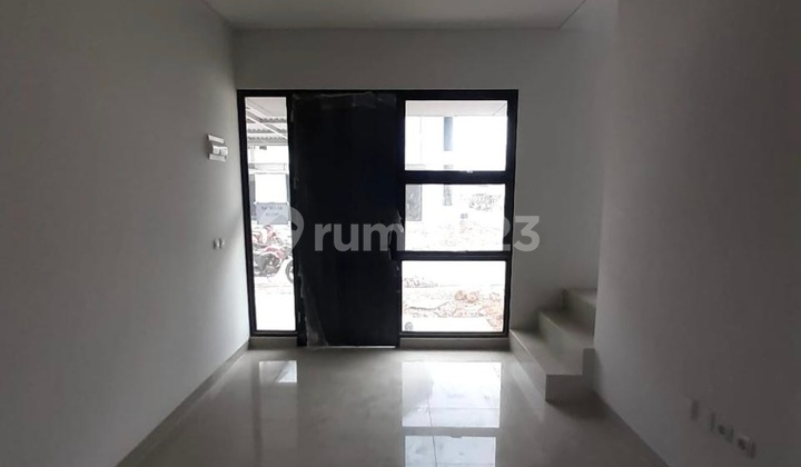 House in Yuthica BSD 5 Bedrooms Semi-Furnished Location in the City Center 2