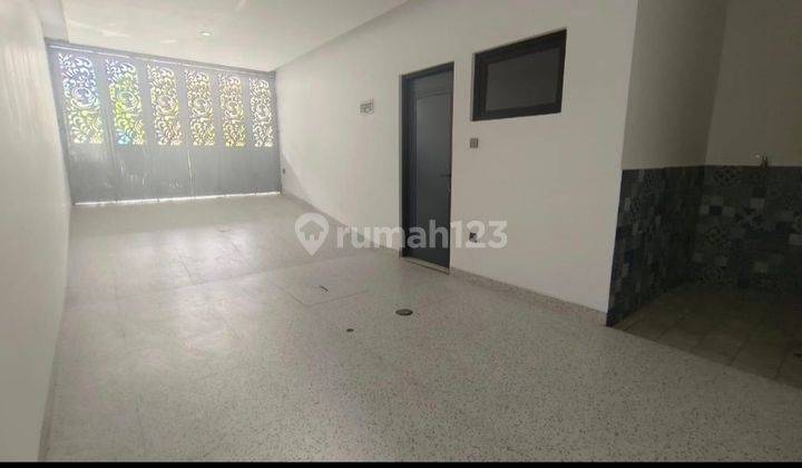garasi/carport rumah 3,5 lantai the caspia