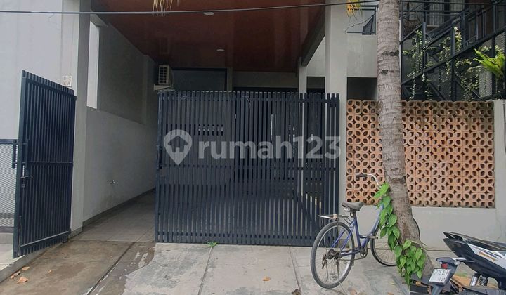Rumah di Villa Melati Mas Siap Huni Dekat Tol Sekolah Superindo